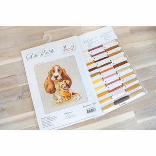 Basset avec son Doudou B1121 LUCA-S
