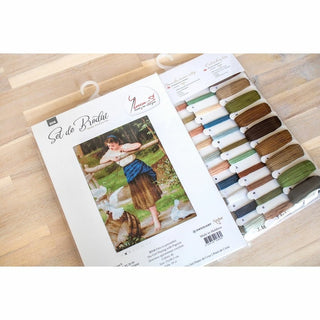 Jeune fille jouant avec des pigeons B516 Luca-S
